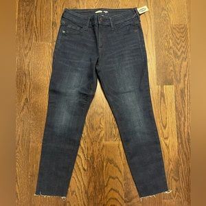 NWT Old Navy Rockstar Super Skinny Jeans size Petite 8. Smoke free.
